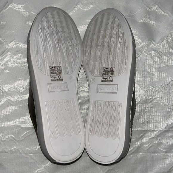 Free People leather Silver Slip-on Mule(Size 8) - Picture 7 of 9